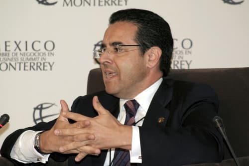 Van por todo. Alejandro Valenzuela, director general de Banorte confirmó que buscan adquirir el cien por ciento del Grupo Financiero IXE. ARCHIVO