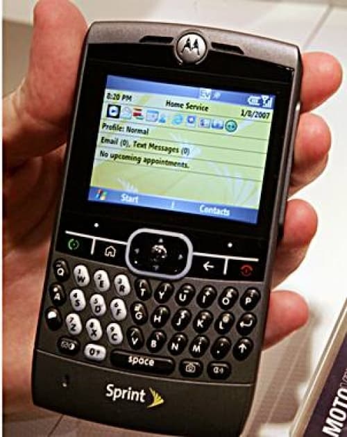 Los dispositivos serán competidores del iPhone de Apple y de una creciente gama de teléfonos que usan el sistema Android de Google.