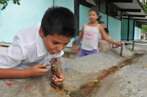 Contaminación. Autoridades trabajan para volver a hacer potable el agua de la red pública de la ciudad.
