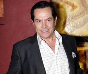 Juan José “Pepillo” Origel desmintió en twitter las revelaciones de Luis Ernesto Gutiérrez, quien aseguró que tuvo una relación con el afamado conductor de espectáculos.