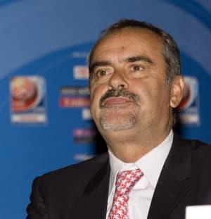 El presidente de Potros de Hierro del Atlante, se manifestó porque el técnico nacional, dirija en la Copa América pues de no hacerlo sería una falta de respeto al futbol sudamericano. (Archivo)