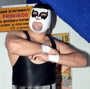 El luchador Ignacio Jiménez, quien se presentaba en las arenas como el Hijo de Cien Caras, fue asesinado anoche en la Ciudad de México. (Archivo)
