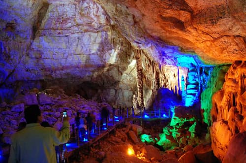 EspectÁculo. Así lucen ahora las Grutas del Rosario.