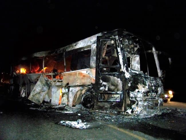 La central de autobuses en Lázaro Cárdenas, Michoacán, anuncia la cancelación del servicio hacia la capital del estado y la zona de Tierra Caliente por los enfrentamientos registrados la víspera. (Notimex)
