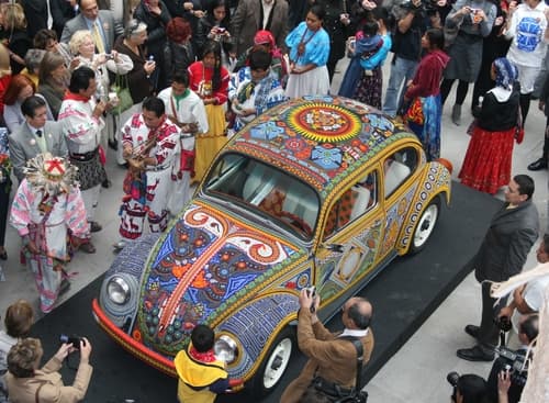 Arte. El Museo de Arte Popular presenta el proyecto artesanal 'Vochol' elaborado por artesanos huicholes de Nayarit y Jalisco.