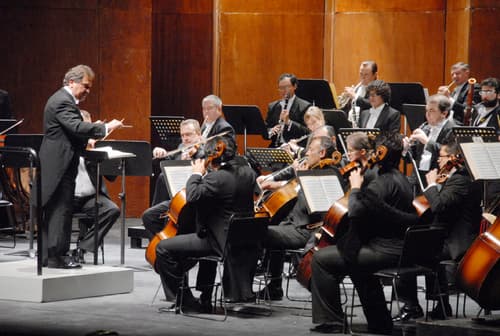 Cierre de temporada. Con un concierto que incluirá obras del compositor alemán Beethoven, la Camerata de Coahuila bajo la dirección del maestro Ramón Shade, dará fin esta noche en el Teatro Nazas a su temporada 2010, mientras prepara la Temporada 2011.