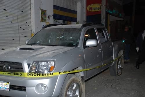 Ataque. 11 personas muertas y al menos 30 heridos es el saldo de un ataque a asistentes a la fiestas de la Virgen de Guadalupe en Jalisco. EL UNIVERSAL