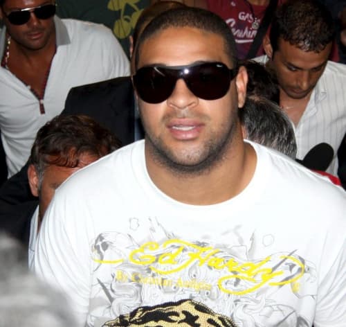 El delantero brasileño Adriano Leite, jugador del Roma, ha sido reconocido con el galardón 'Bidone d'Oro' (Bidón de Oro), concedido por los oyentes de un programa radiofónico italiano al peor jugador de la Primera División de Futbol.