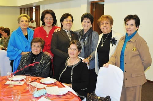 Festeja el grupo armonía