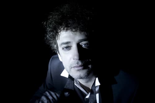 Teoría. La familia del músico argentino acusa a su novia de haberlo hostigado de consumir viagra, lo que habría causado su colapso. ARCHIVO