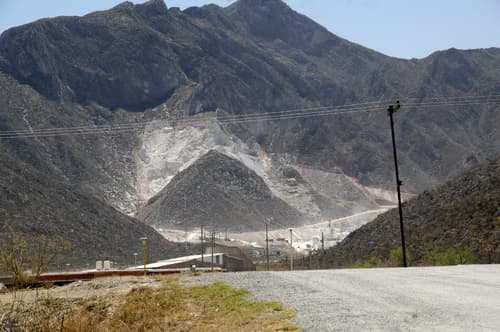 Otra tragedia en minas de Coahuila. Cinco personas trabajaban en la colocación de soportes en la mina de Escobedo, Coahuila.