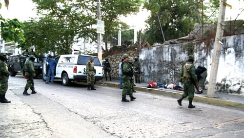 Violencia. Policías y militares encontraron ayer en diferentes puntos de Acapulco, tres hombres muertos. EL UNIVERSAL
