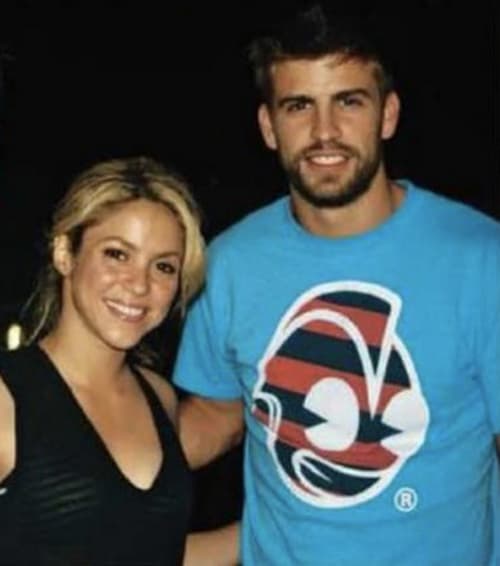 Una guerra de paparazzis para conseguir el tan aclamado beso entre la colombiana y el futbolista. (Archivo)