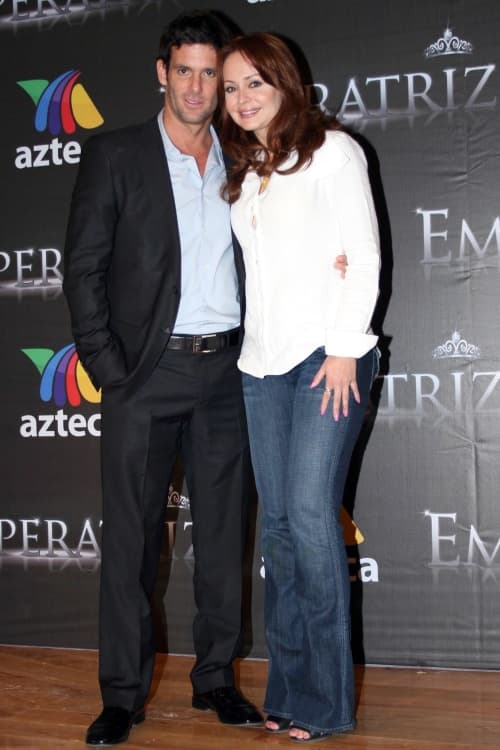 Listos. Gabriela Spanic posó con Bernie Paz, quien será su galán en esta historia de origen venezolano.
