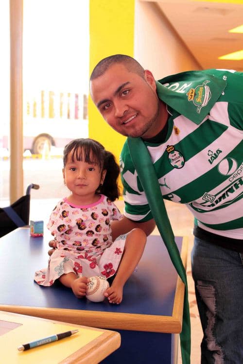 Alan Guerrero y Gerardo Bustamante estuvieron el viernes pasado en las instalaciones del CRIT Gómez Palacio. Padrino y embajador de los Guerreros brindaron sonrisas