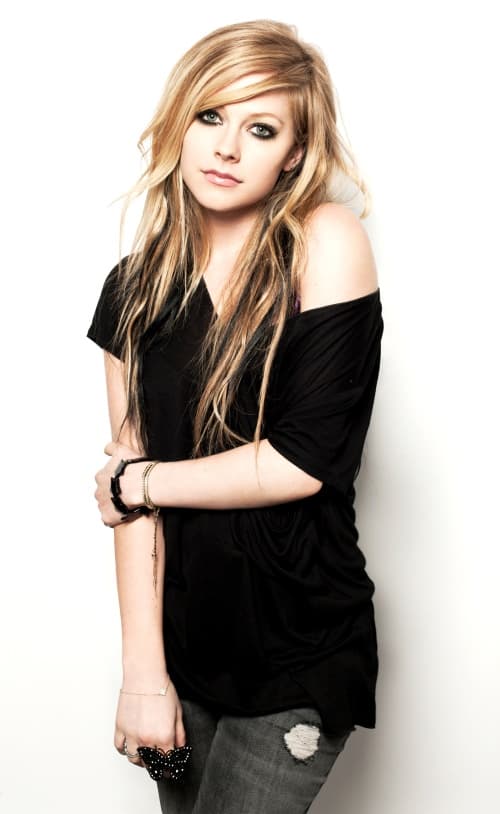 'Sonríe' Avril Lavigne en nuevo video