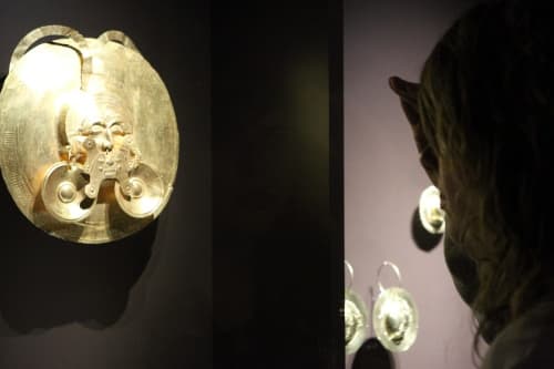 Aspecto de la exposición 'Oro sagrado. Arte prehispánico de Colombia', presentada hoy en el Museo de Bellas Artes de Bilbao.