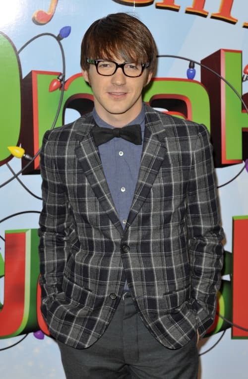No quiero que Glee haga una de mis canciones, creo que es malo. Toman esas grandiosas canciones, esos grandes temas y los hacen sonar sin chispa”.
Drake Bell
Cantante y actor