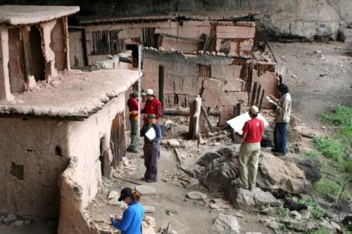 En la Cueva del Maguey, en la Sierra de Durango, especialistas del INAH confirmaron, mediante estudios osteológicos, que los antiguos grupos Xiximes consumieron carne humana durante un ritual asociado con la guerra y el ciclo agrícola, descrito en las fuentes etnohistóricas del siglo XVII. (El Universal)