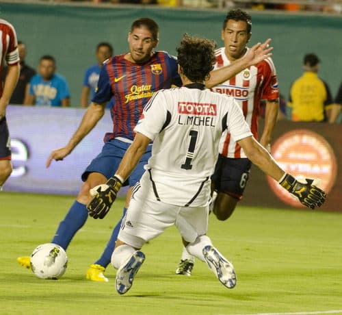 Las Chivas derrotaron al Barcelona por marcador de 4-1. Chivas vence 4-1 al Barcelona con dos goles de Fabián
