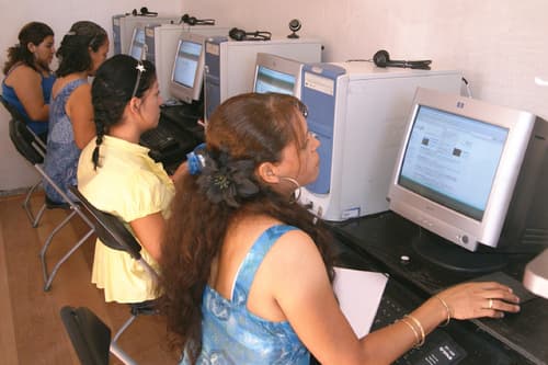 Cursos. Llevan cursos de computación a colonias y ejidos populares de Gómez Palacio a través del Instituto de Desarrollo Humano.