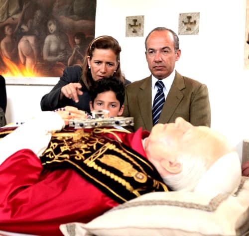 La gota de sangre y las reliquias del beato Juan Pablo II serán llevadas a distintos puntos del país, en un recorrido de cuatro meses.