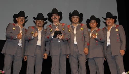 Los Tucanes de Tijuana reciben reconocimiento a mejor canción para cine por el tema “Corrido del diablo, de la película “El infierno” durante la XLI entrega de las Diosas de Plata. (El Universal)