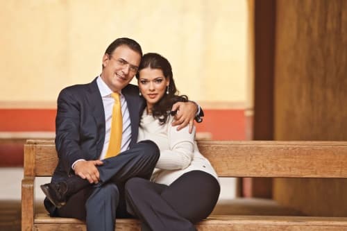 Marcelo Ebrard, jefe de gobierno del Distrito Federal, aclaró a través de su cuenta en Twitter, la forma en que la ex embajadora de Honduras en México, Rosalinda Bueso, llegó a formar parte del gabinete del Distrito Federal.