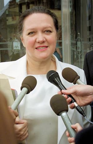 Gina Rinehart,de 57 años, dueña de la minera Hangkock Prospecting y la mayor fortuna de Australia, ha sido demandada por una de sus hijas mellizas por una disputa económica.