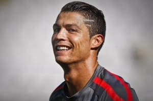 Cristiano Ronaldo aseguró que le silban en los partidos porque le tienen 'envidia', por ser 'guapo, rico y bueno', tras el duelo ante el Dinamo Zagreb.