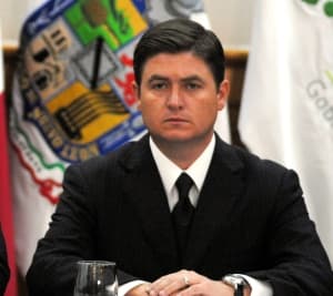 El gobernador de Nuevo León dice que es sospechoso que el dueño del Casino RED se haya amparado contra cualquier orden de presentación, detención o arraigo.