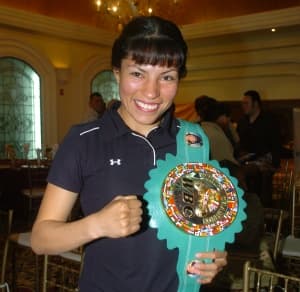 Tres años en la vida de Ana María Torres 'La Guerrera', dan cuenta de este documental, donde se muestra cómo la joven boxeadora se abre paso en el difícil ramo del pugilismo.