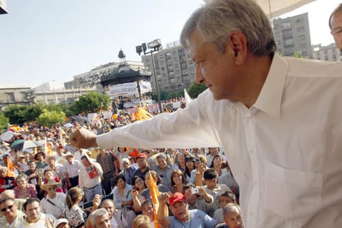 Intervención. Andrés Manuel López Obrador inició su gira en Estados Unidos y le contestó a Perry, gobernador de Texas.