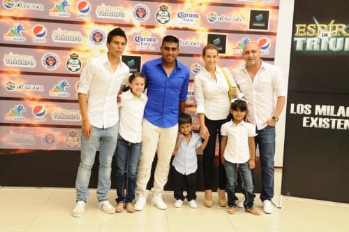 Joel, Agustina, Daniel, Danielito, Romina, Luna y Darío.
