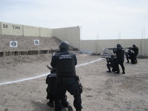 Prácticas. Elementos policiacos de San Pedro recibieron previamente los conocimientos en la Academia Regional de Nuevo León.