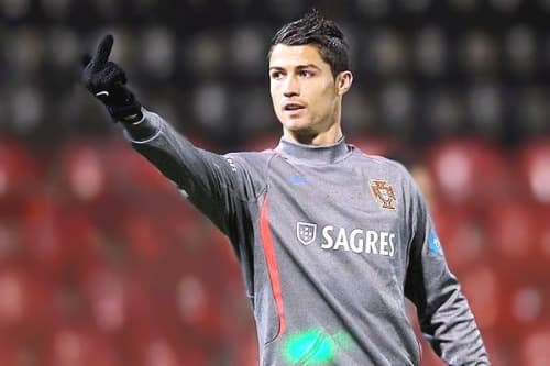 Rui Costa, entrenador del Benfica defendió al seleccionado portugués Cristiano Ronaldo, quien recibió críticas, tras las últimas actuaciones con la casaca nacional.