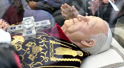 El obispo Raúl Vera López dio a conocer que las reliquias recorrerán las cabeceras de las tres regiones pastorales en un mismo día.