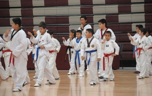 El entrenador nacional de formas se dijo satisfecho por la disposición de los elementos que tomaron seminario de formas y combate el pasado fin de semana en esta ciudad. (Fotografía de Jesús Galindo)