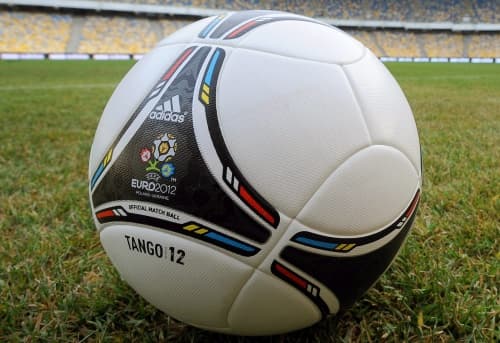 Presenta Adidas nuevo balón para la Euro 2012