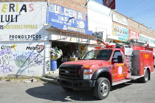 AL rescate. Los elementos del Cuerpo de Bomberos de la estación Oriente lograron controlar el fuego.