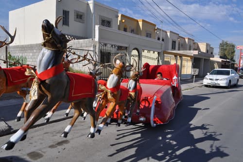 Ilusión. Jesús Octavio González Coronado se disfraza de Santa Claus para llevarle una ilusión a todos los niños cada Navidad.