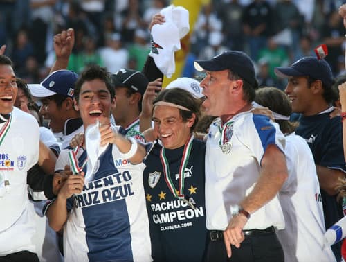 El colombiano Andrés Chitiva, centrocampista del Pachuca, anunció ayer su retiro del futbol tras 12 años de carrera en la que jugó para seis equipos. Andrés Chitiva dice adiós a las canchas