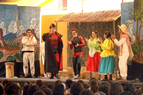 Los pastores a Belén corren presurosos…