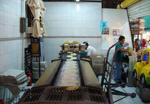 Alimento. Científicos del Cinvestav desarrollaron un proceso ecológico para la elaboración de la tortilla de maíz.