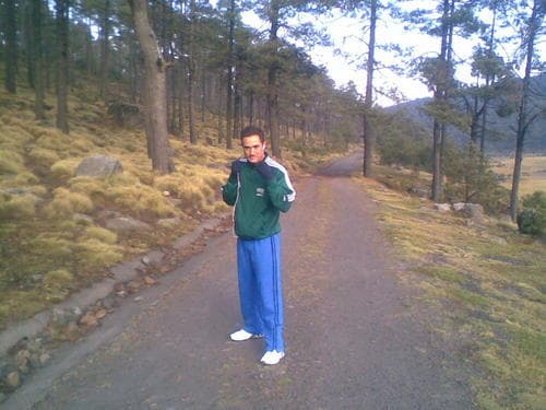 Adentrado en las montañas mexiquenses, el 'Veneno' comenzó su preparación para ser campeón mundial. (Especial)