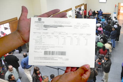 Se les abonará. Cientos de personas pagaron el lunes y el martes el Impuesto Predial con recargos, ya que se pasaron del día 15. La Tesorería Municipal les regresará el dinero, pero hasta el otro año.