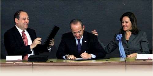 Firma FCH acuerdo para paliar efectos de sequía