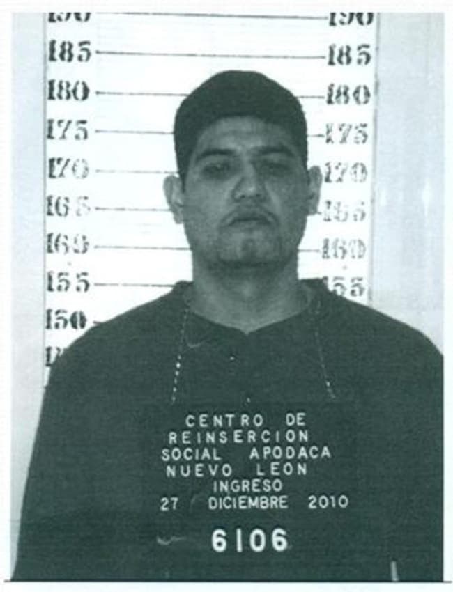 Oscar Manuel 'N', uno de los 30 reos que se fugó la madrugada de ayer domingo, es un presunto líder zeta a quien el Ejército Mexicano le atribuyó el asesinato del ex secretario de Seguridad Pública de García.