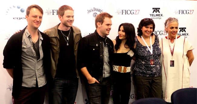 Equipo. Los integrantes del elenco de la película Mariachi Gringo durante la presentación de la cinta en el marco del Festival de Cine de Guadalajara.