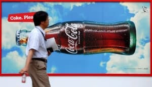 La Coca-Cola es, actualmente, una de las bebidas refrescantes más comercializadas, con presencia en 200 países. ARCHIVO